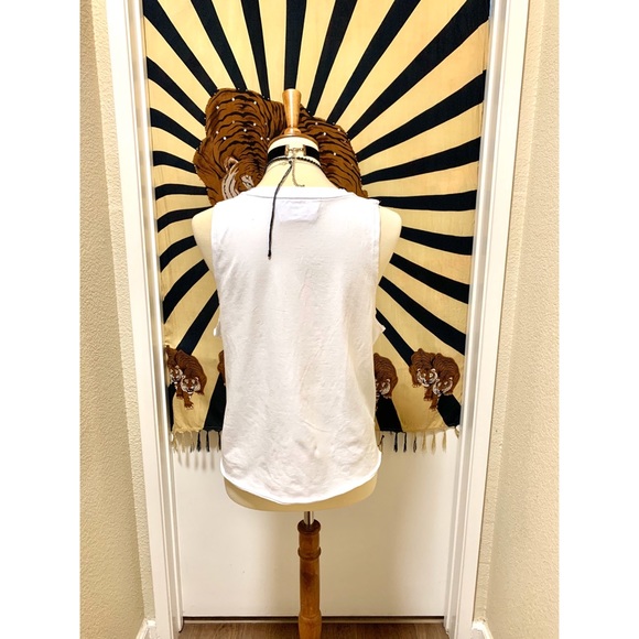 π Stylish modern distressed top - Picture 4 of 9